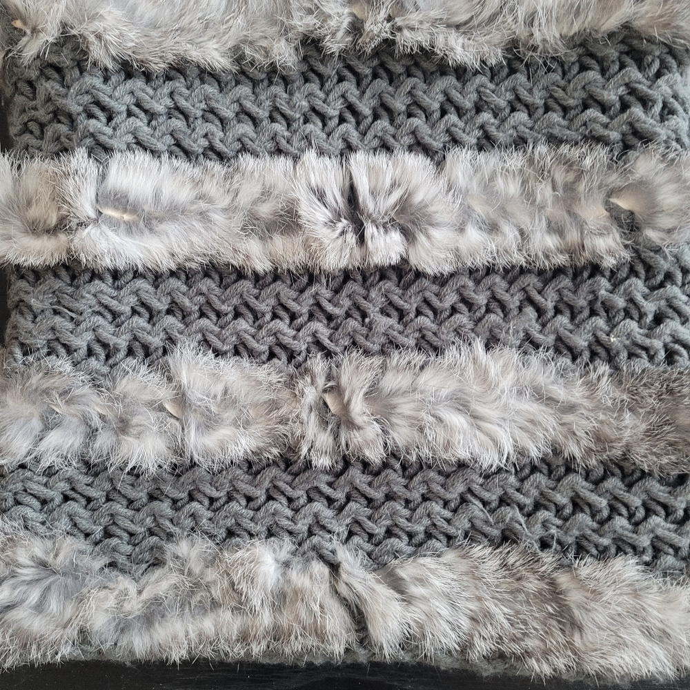 Rabbit fur/ knit neck pull on scarf